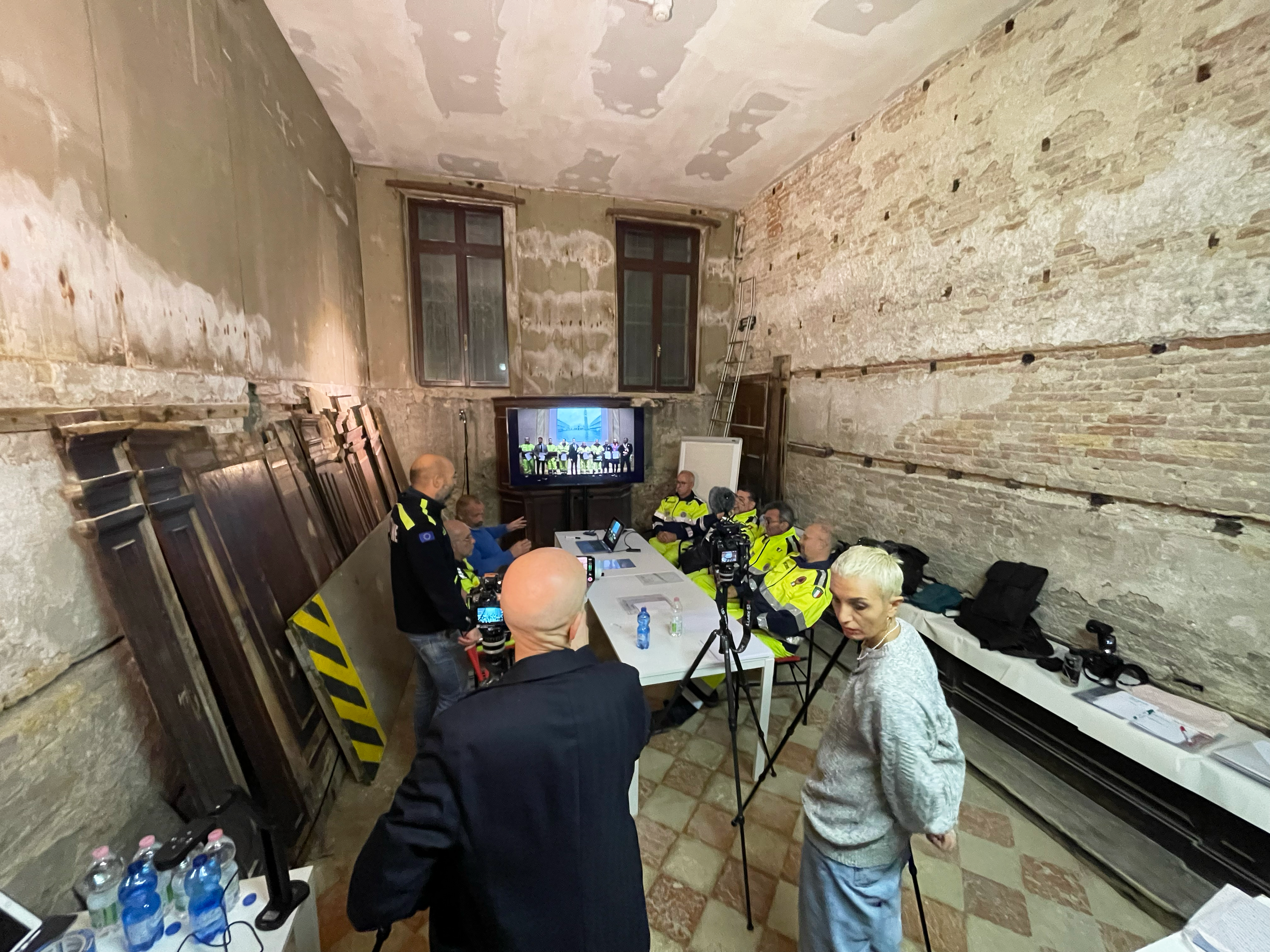 Laboratory with Giulia Bruno e Armin Linke | Artistic project: cultural reading of operational and archival images from institutions related to the logistics of the city and the Aqua Granda event.